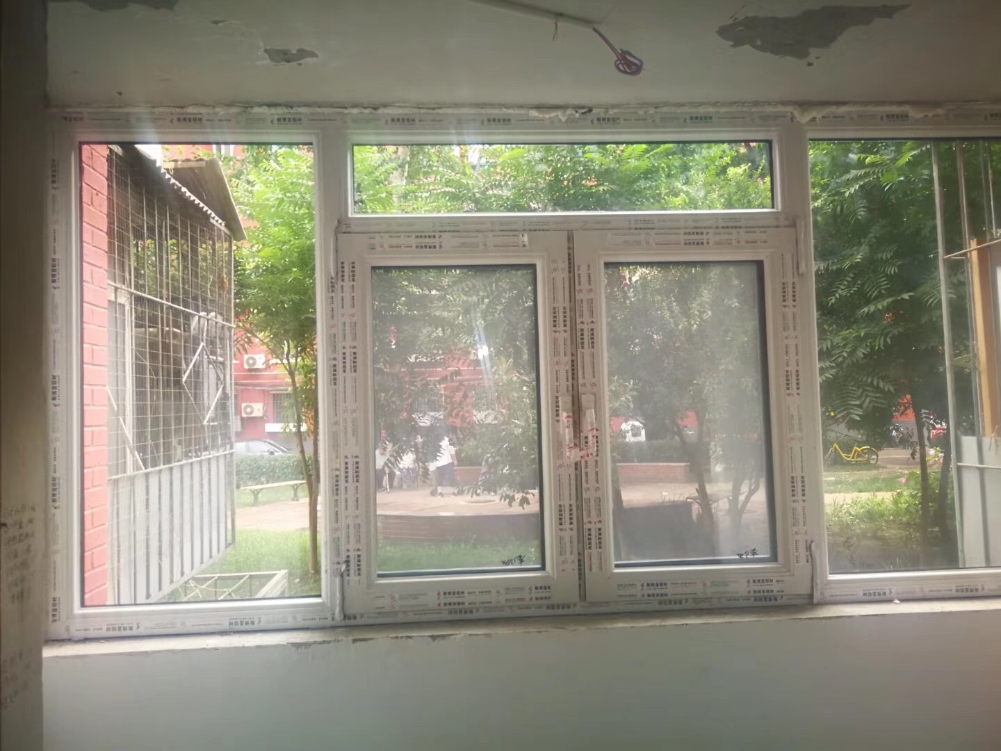 新房安裝隔熱斷橋鋁品牌門窗，為什么關窗隔音噪降效果不好呢？