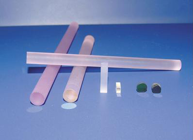 珠海航展展示國內自主研發(fā)的固體激光晶體